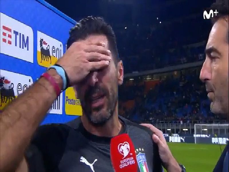 Buffon khóc chia tay tuyển Italy