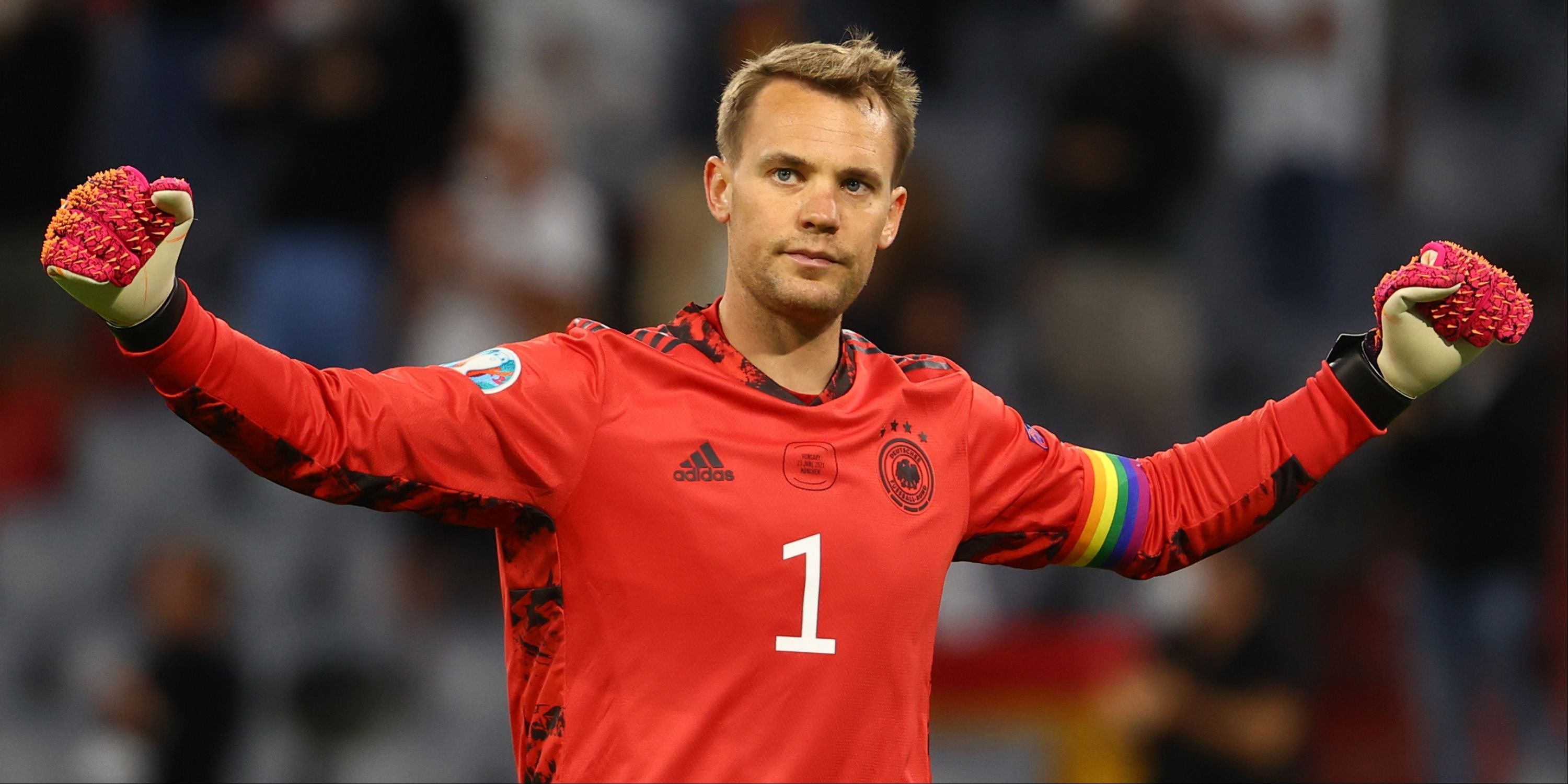 Manuel Neuer thi đấu cho đội tuyển Đức