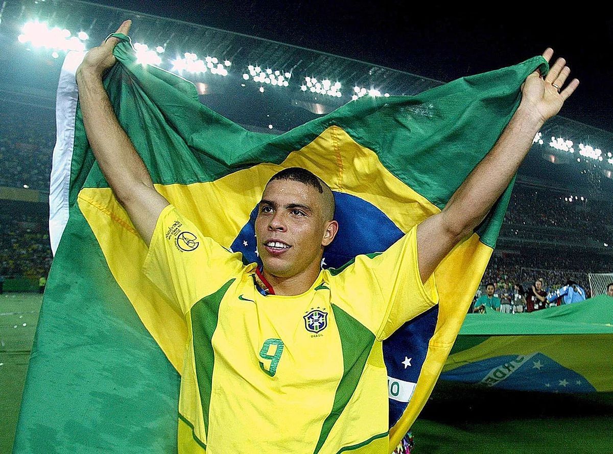 Ronaldo vô địch World Cup 2002 cùng tuyển Brazil