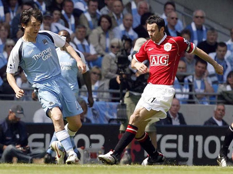 Sun Jihai trong màu áo Manchester City